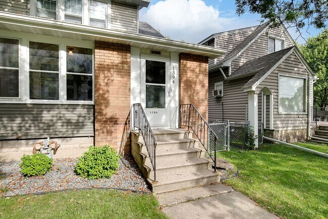 Building Photo - Beautiful 5 bed 2 bath single family house