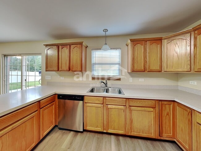 Building Photo - 8058 W Rosebury Dr