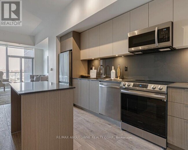 Building Photo - 133 Bronte Rd