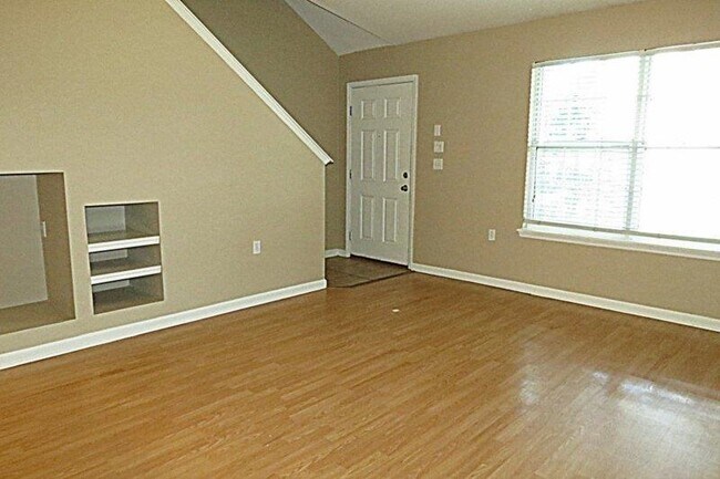 Building Photo - 2738 W Tharpe St