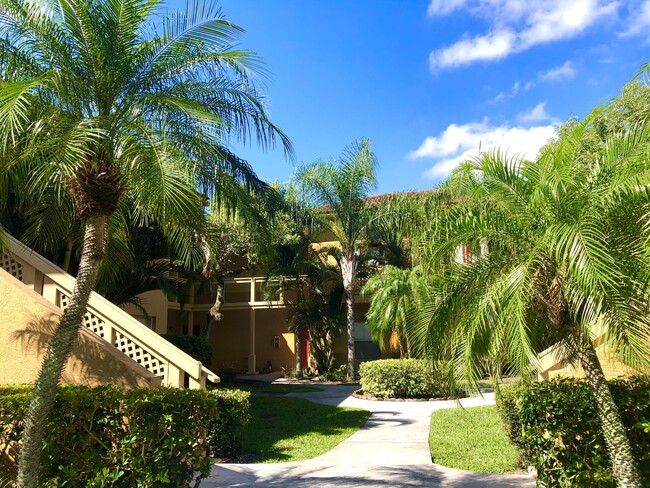 Building Photo - 4791 Via Palm Lakes