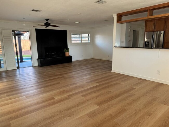 Foto del edificio - 6601 Columbia Dr