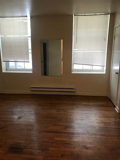 Primary Photo - 906 Pine St
