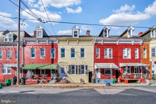 Building Photo - Spacious 4 Bedroom in York City - Coming Soon