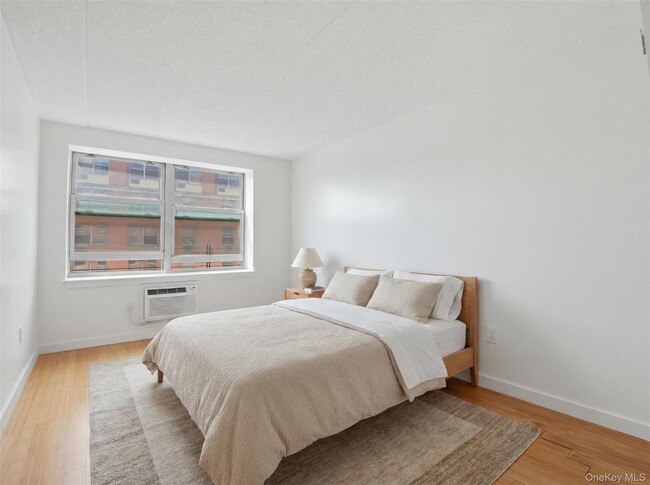 Foto del edificio - 3044 3rd Ave
