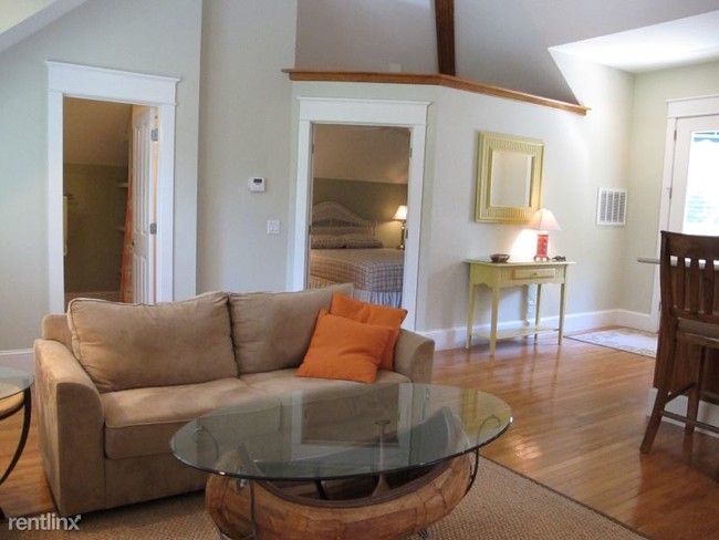 Building Photo - 1 br, 1 bath Apartment - 61 Park Way