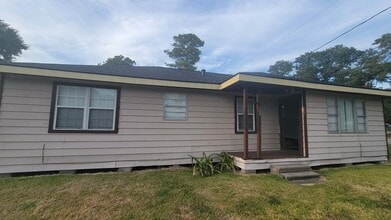 Building Photo - 208 Battlebell Rd