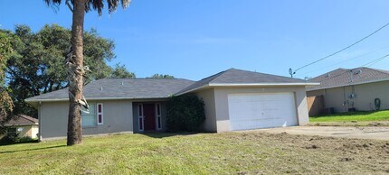 Building Photo - 5 Almond Drive Pass