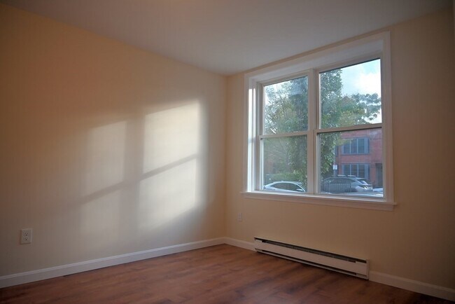 Building Photo - 31 Ellingwood St
