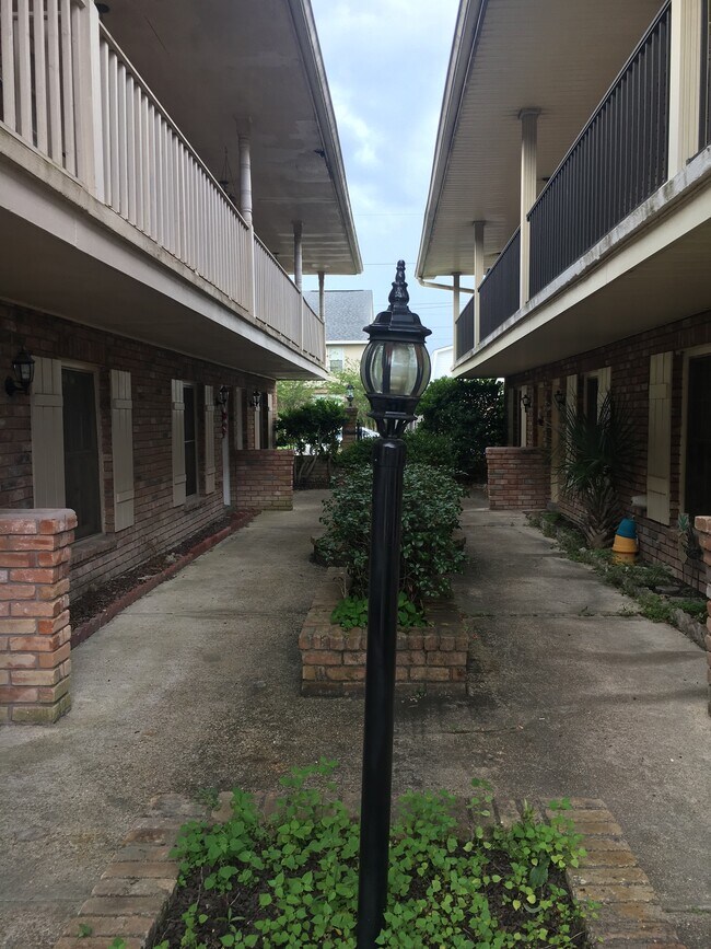 Building Photo - 45 Brandon Hall Dr