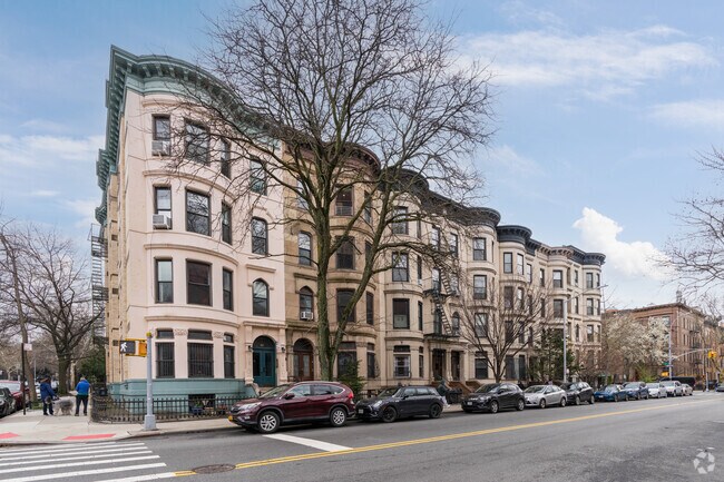 Building Photo - 311 6th Ave