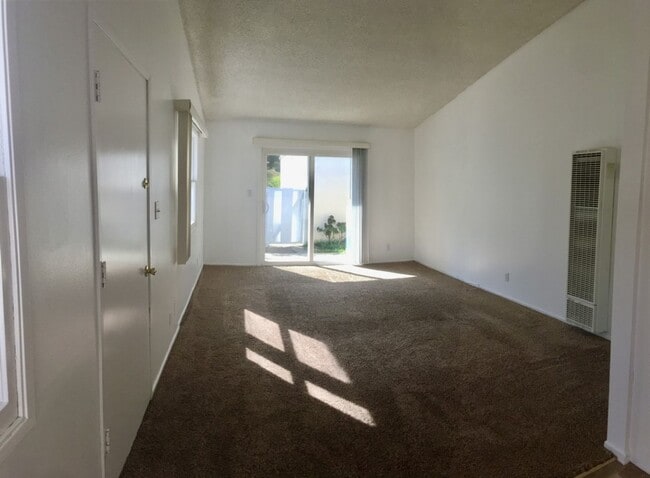 Foto del edificio - Mid Town Ventura - One Bedroom, One Bathro...