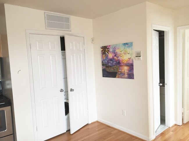 Building Photo - 730 11th St NE