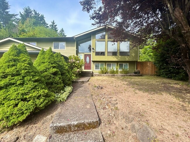 Building Photo - Spacious West Hill Gem – 4 Bed, 3 Bath wit...