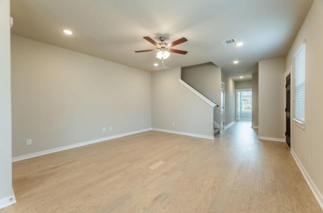 Building Photo - 1527 Fenton Hill Dr