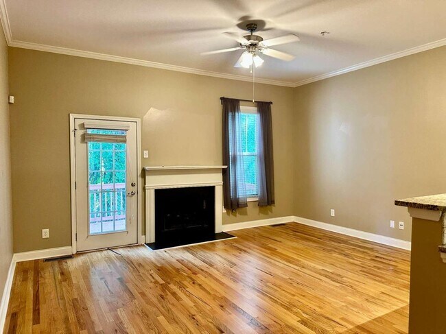 Building Photo - 1945 Sterling Oaks Cir NE