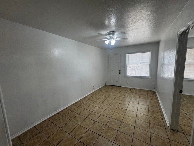 Building Photo - 129 N Park Ave