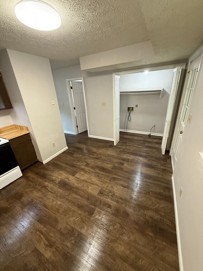 Foto del edificio - 2 Bedroom- 1 1/2 bathroom- Townhouse Apartment in West Rome