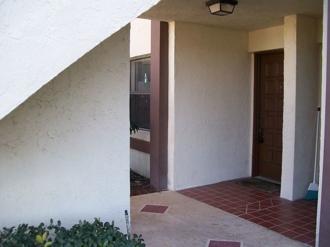 Building Photo - 6170 Willowpointe Cir