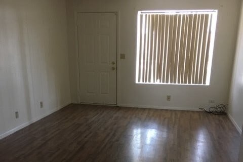 Spacious living rm. - 5816 E Albany St
