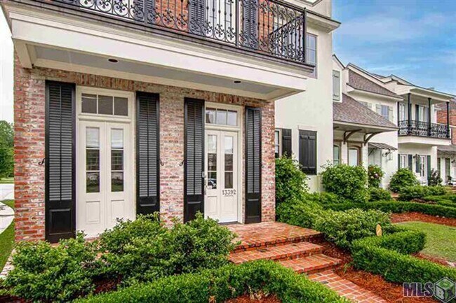 Building Photo - Upscale Townhouse in The Village at Magnol...