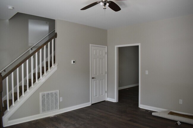 Building Photo - Shelby Park Amazing Newly Renovated 3 Bedroom House/1.5 BA