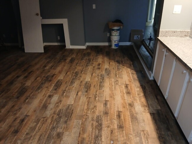 Building Photo - 3575 Oakvale Rd