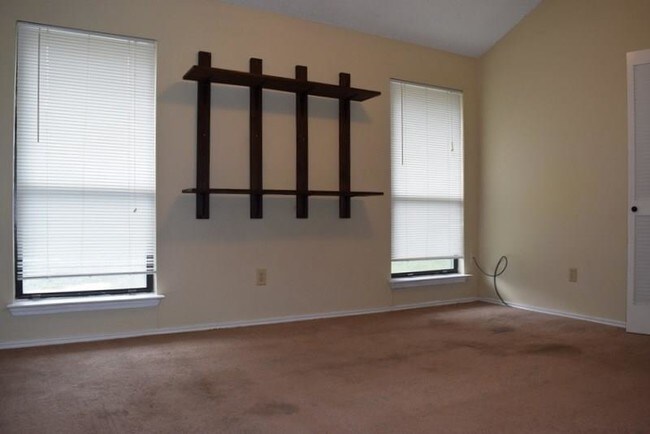 Building Photo - 814 Ashmount Ln