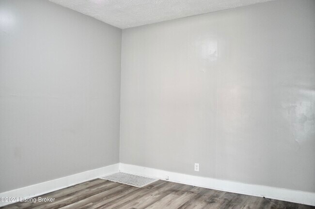 Building Photo - 221 W Woodlawn Ave