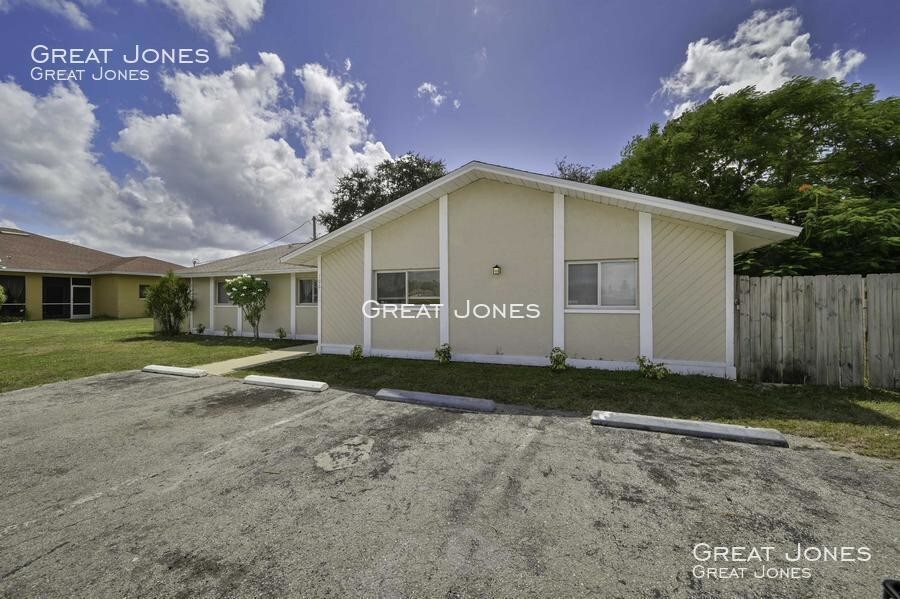 Primary Photo - COZY 2/1.5 DUPLEX IN CAPE CORAL!