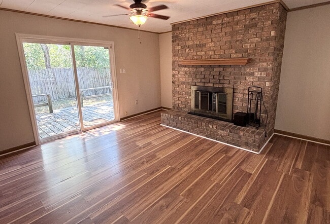 Building Photo - "Charming 3-Bedroom Home in Mary Esther!"