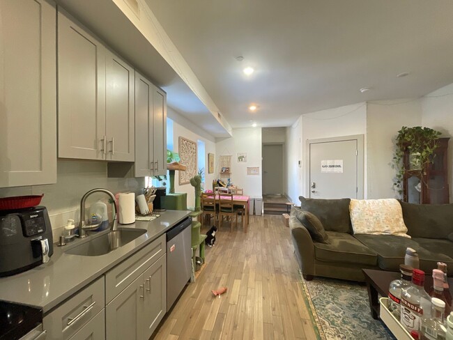 Building Photo - 3213 Haverford Ave