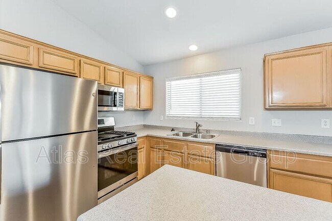 Building Photo - 8560 Blowing Pines Dr