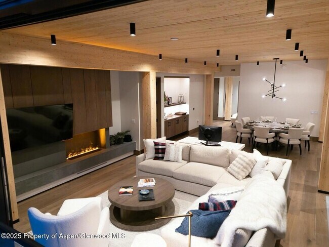 Foto del edificio - 180 Wood Rd