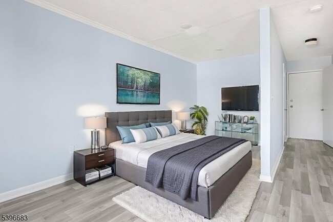 Building Photo - 850 Main St