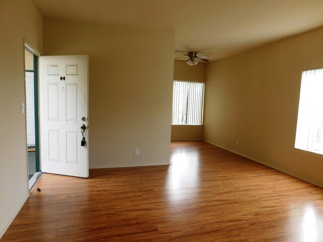 Foto del edificio - 1441 N Edison Blvd