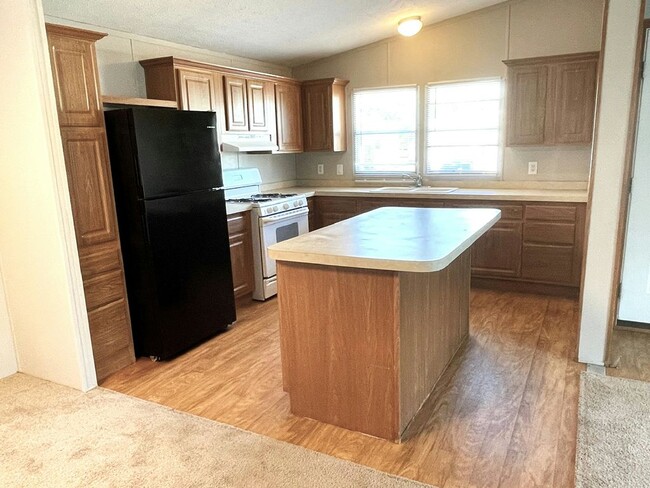 Building Photo - 412 Geneva Dr