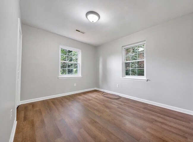 Foto del edificio - 1702 Elbert Dr