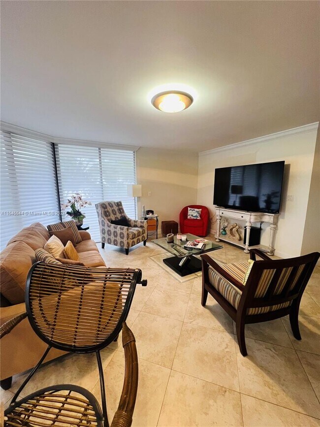 Foto del edificio - 15645 Collins Ave