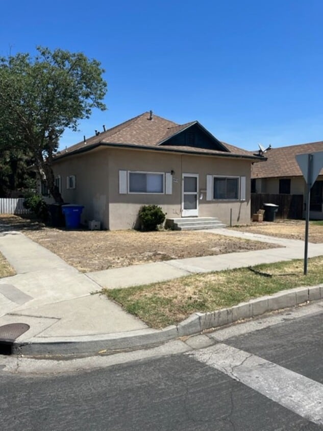 Primary Photo - 1 BEDROOM 1 BATH DUPLEX FOR RENT