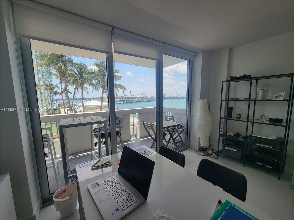 Foto principal - 800 West Ave