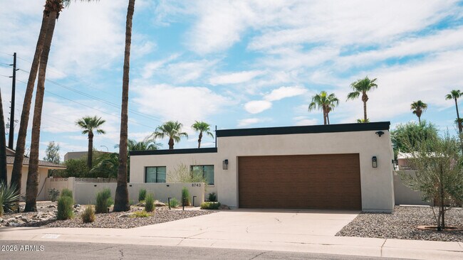 Building Photo - 8743 E Bonita Dr