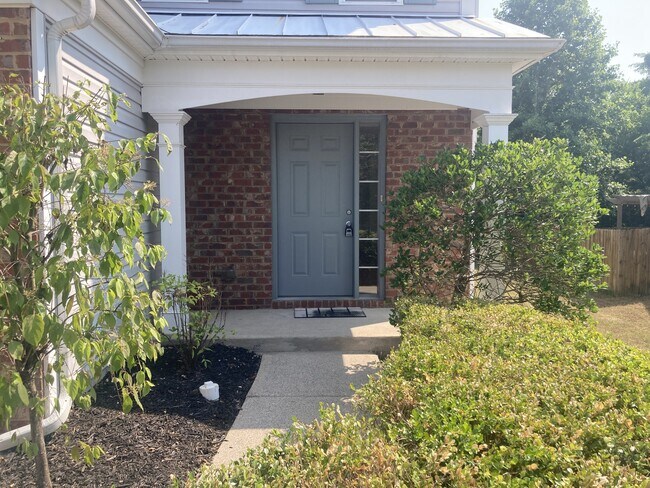 Foto del edificio - 1718 Eagle Trace Dr