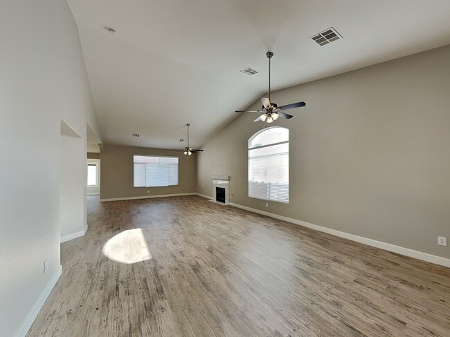 Foto del edificio - 1167 Evening Canyon Ave