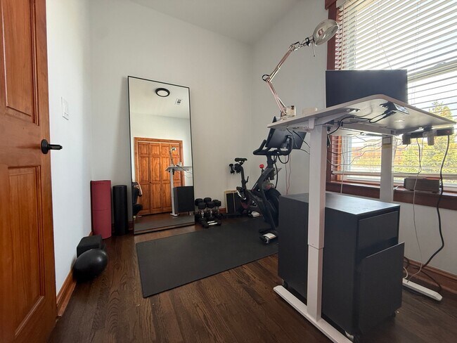 Foto del edificio - 2842 W Augusta Blvd