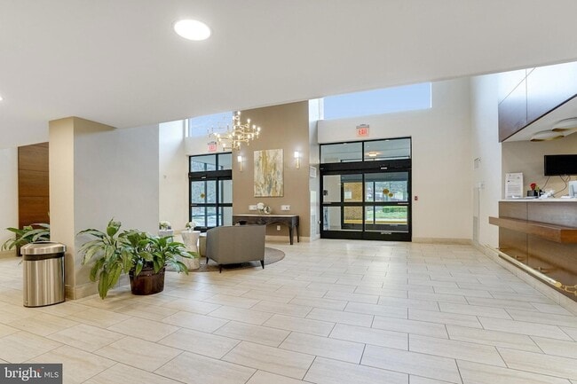 Photo - 2300 Pimmit Dr Apartment