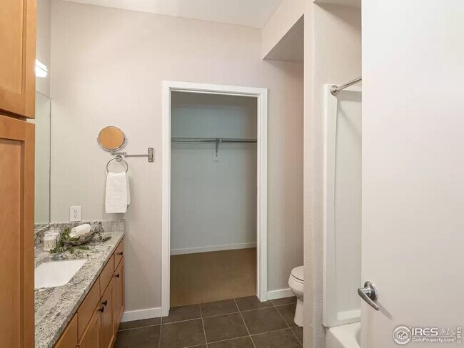 Master bath - 2850 E College Ave