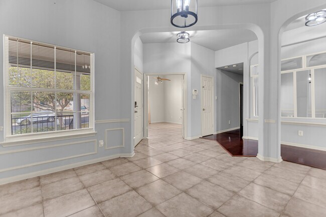 Building Photo - 24930 Crescent Trce