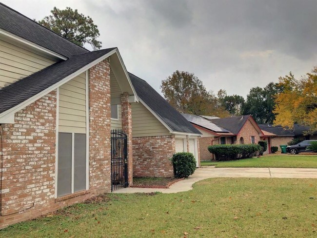 Building Photo - 503 La Riviera Dr