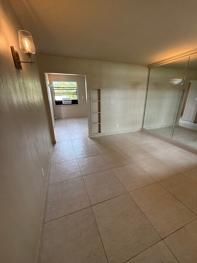 Building Photo - 4816 SW 58th Ave